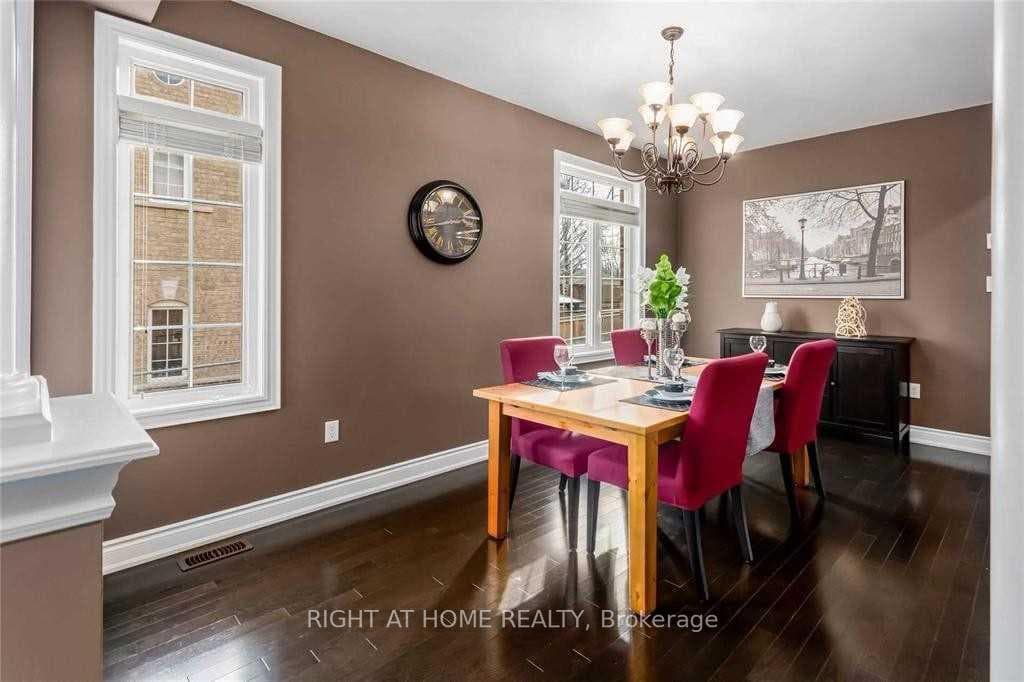 111 Courvier Crescent photo 3