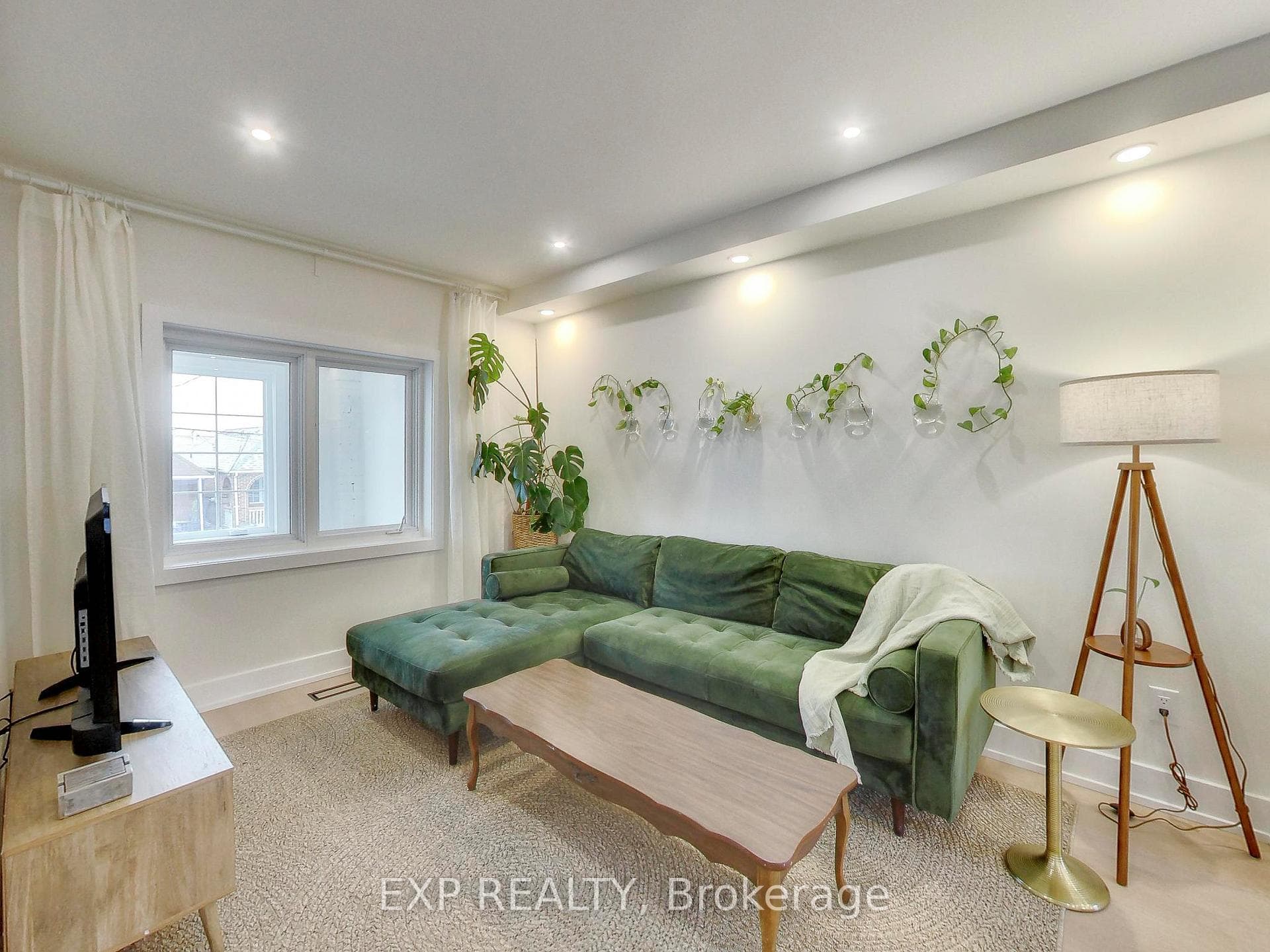 37 Gilbert Avenue photo 5