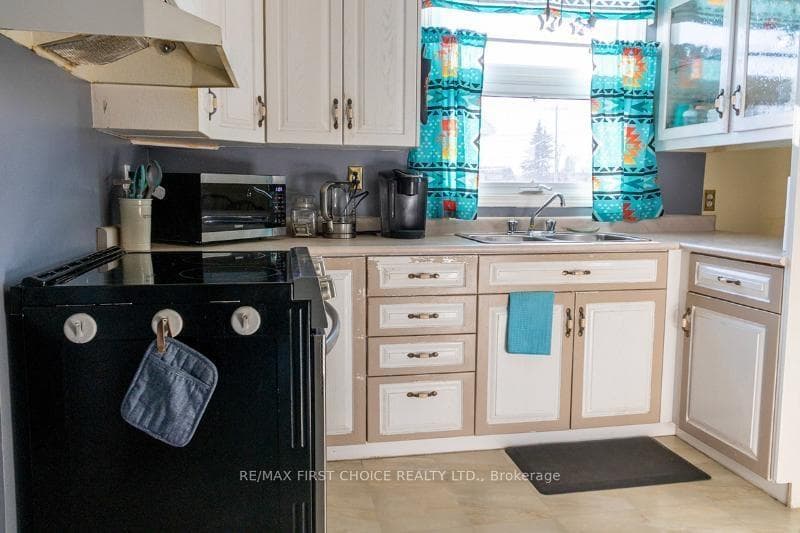 211 Third Avenue photo 10