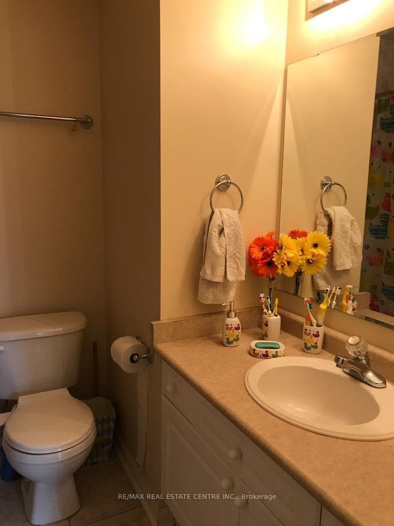 2400 Baintree Crescent photo 18