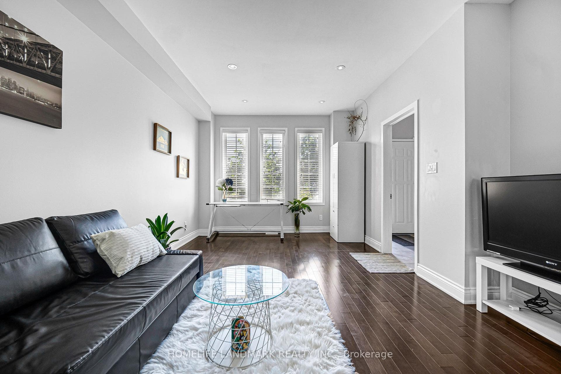 293 Murray Ross Parkway photo 4