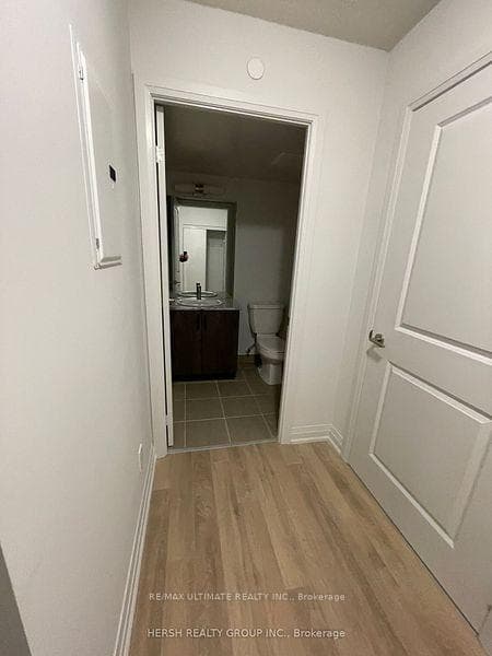 20 Meadowglen Place Unit 725 photo 8