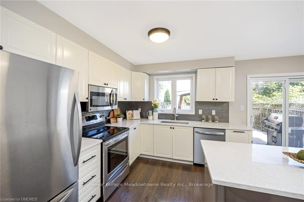 207 SHERWOOD Road photo 10