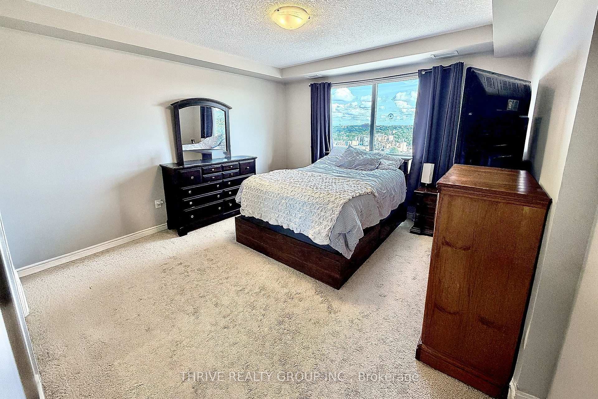 330 RIDOUT Street Unit 1607 photo 6