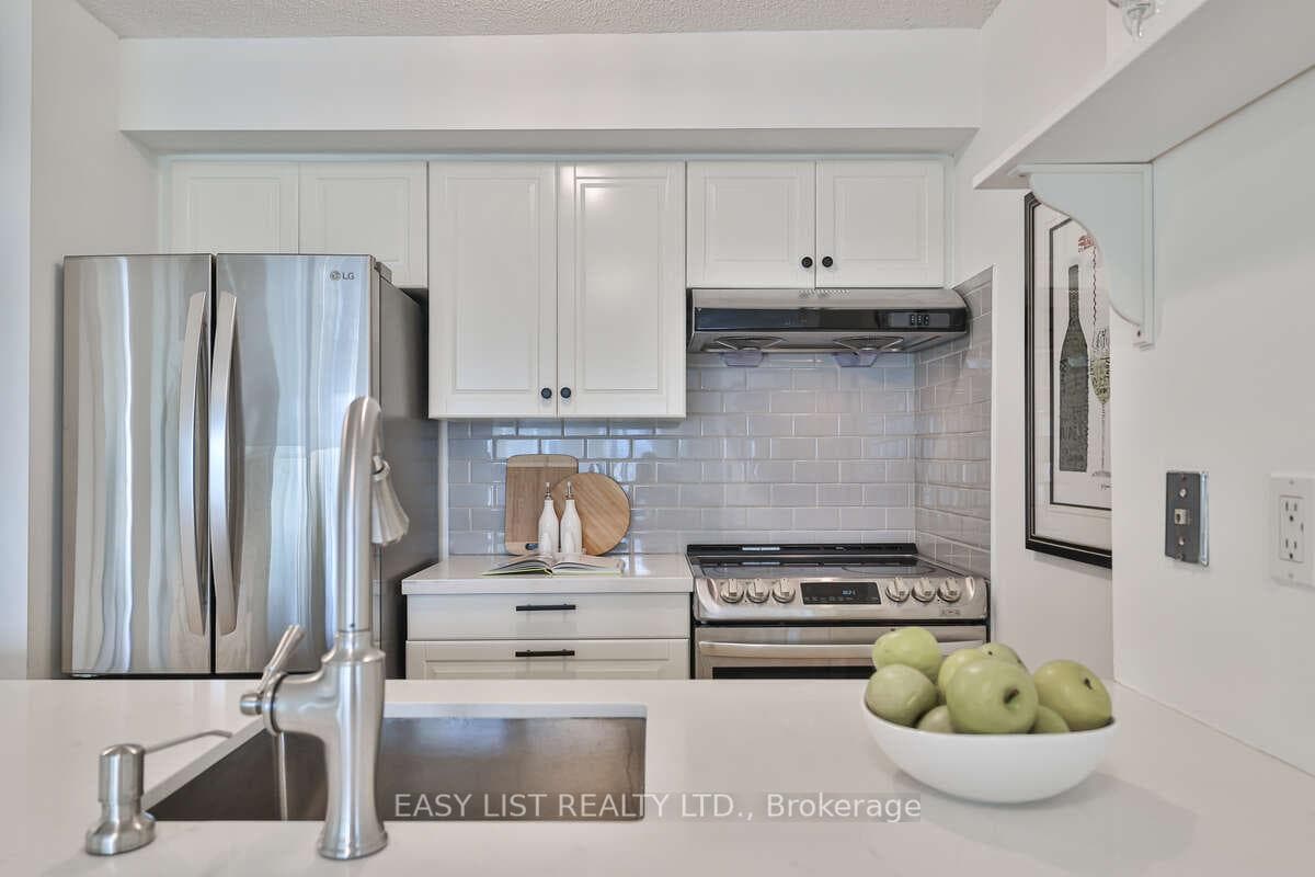 25 Grenville Street Unit 2404 photo 5