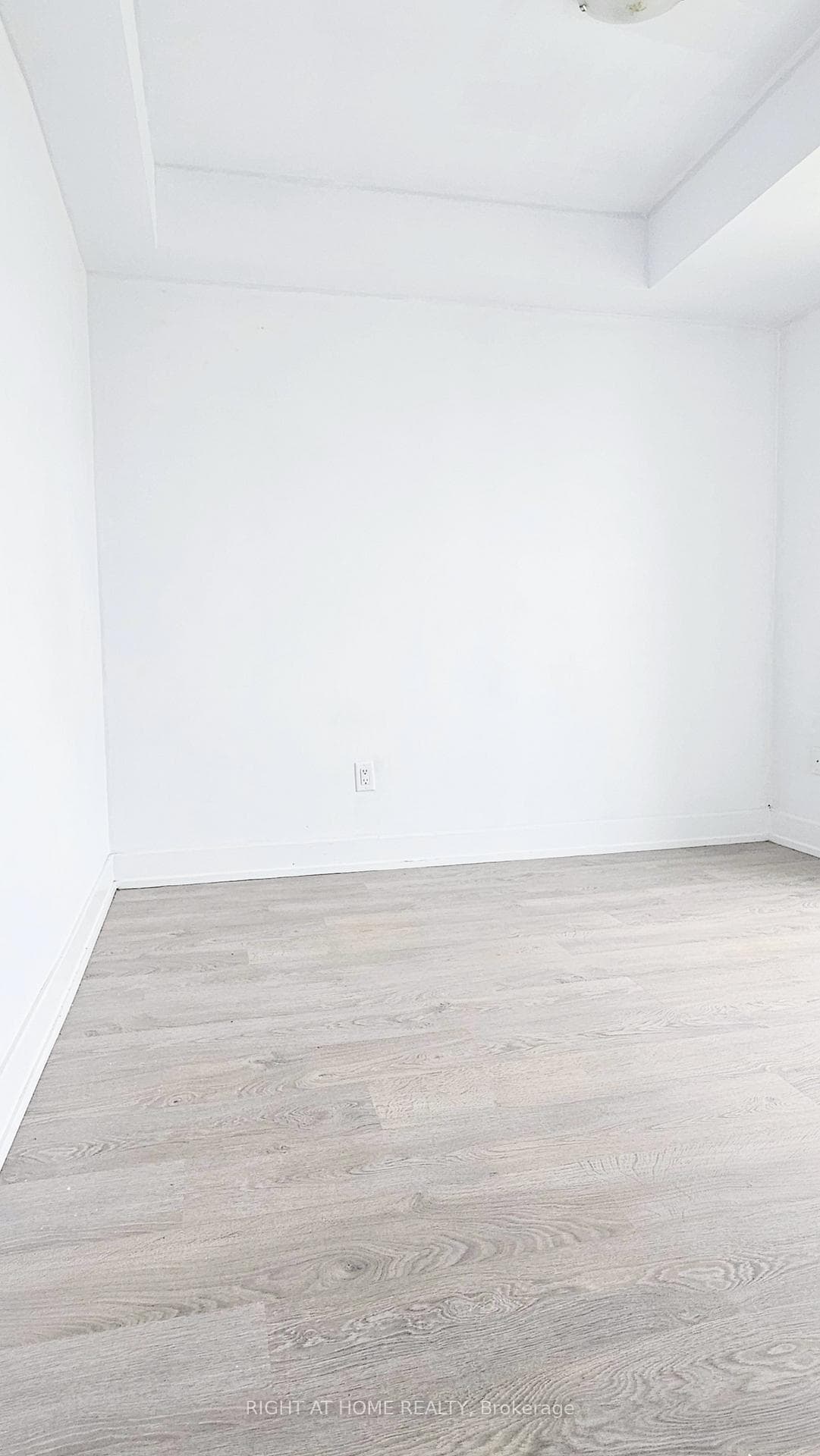 2550 Simcoe Street Unit 2006 photo 18