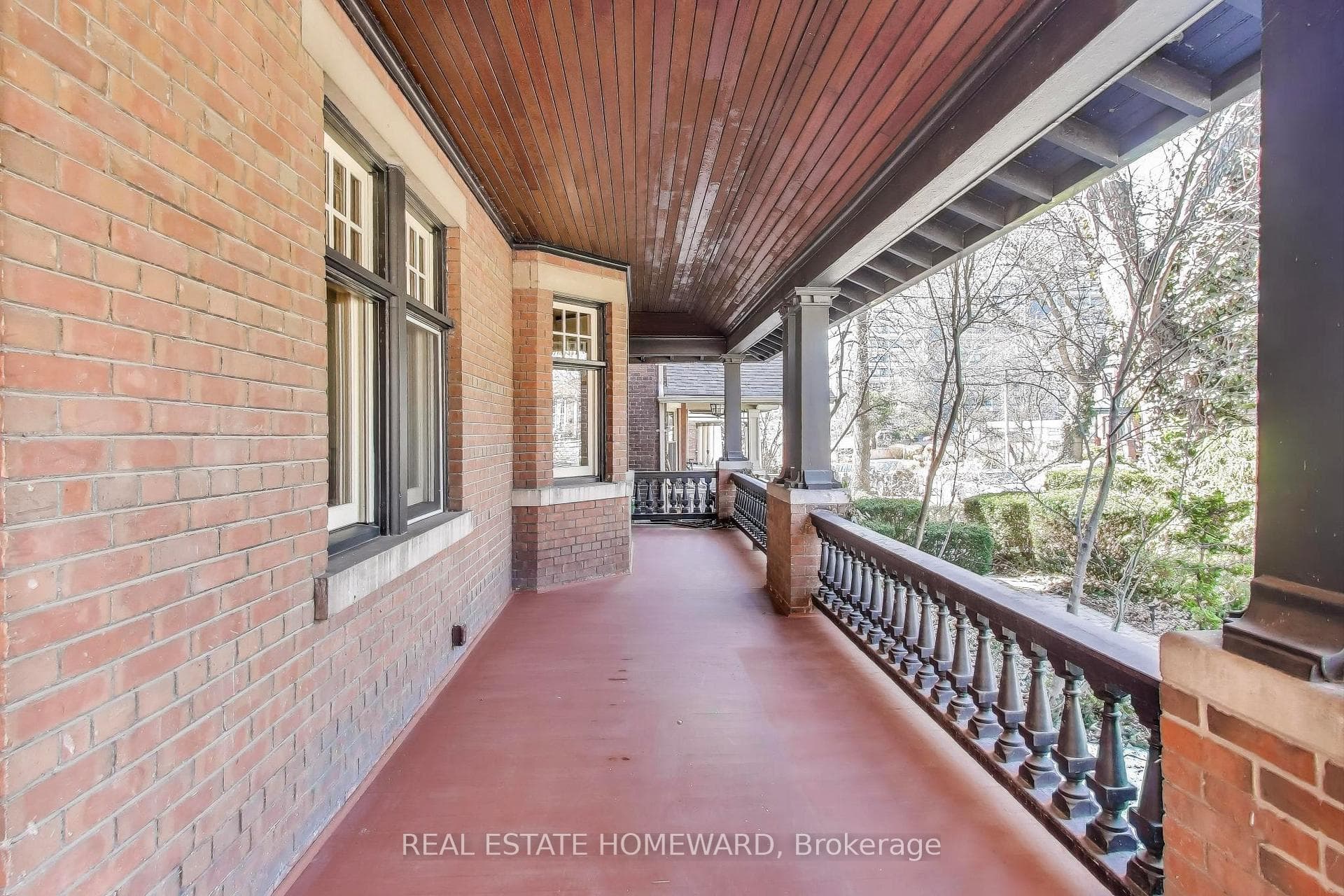 49 Hogarth Avenue photo 5