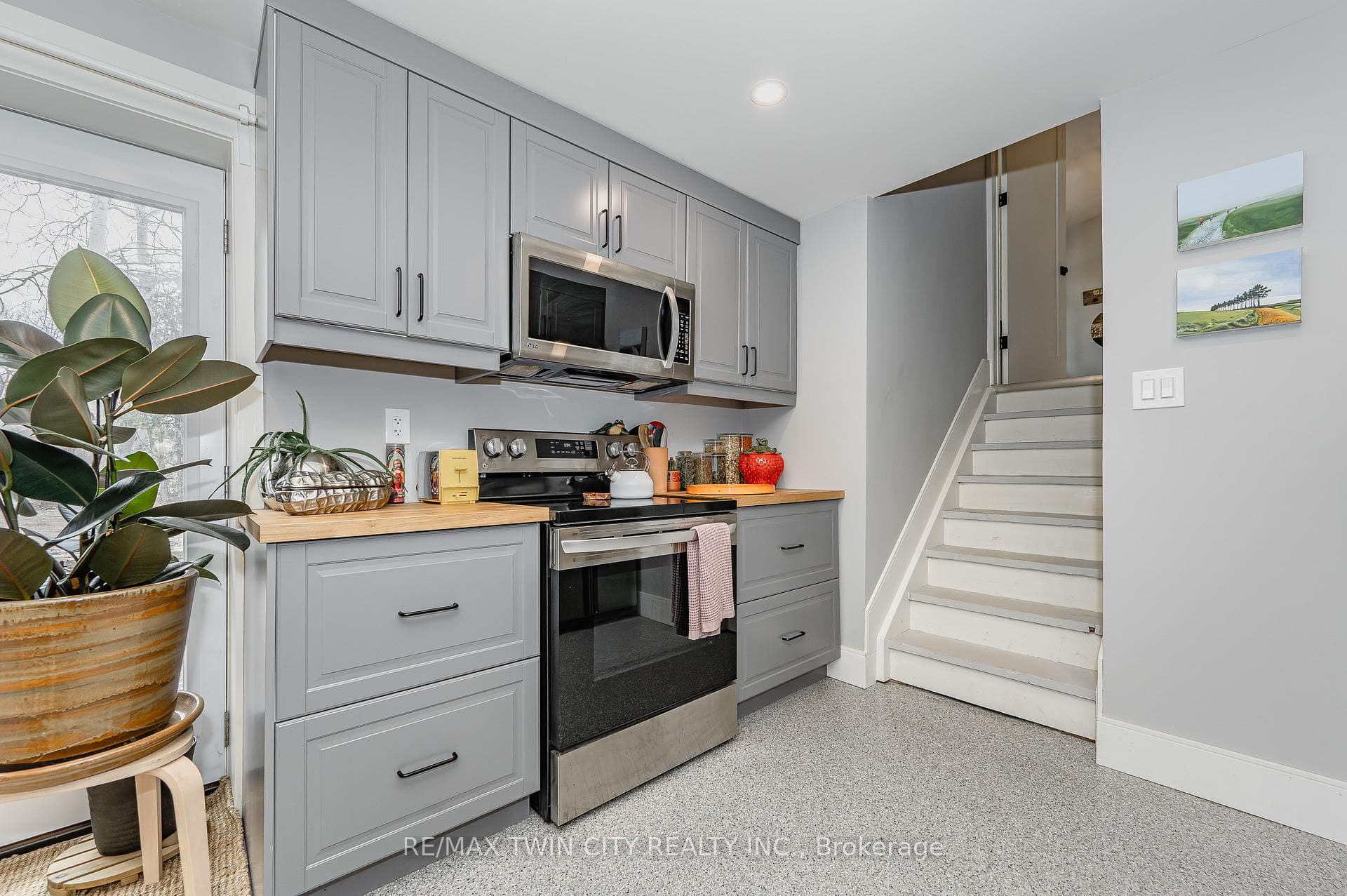 647 Brant-Waterloo Road photo 30