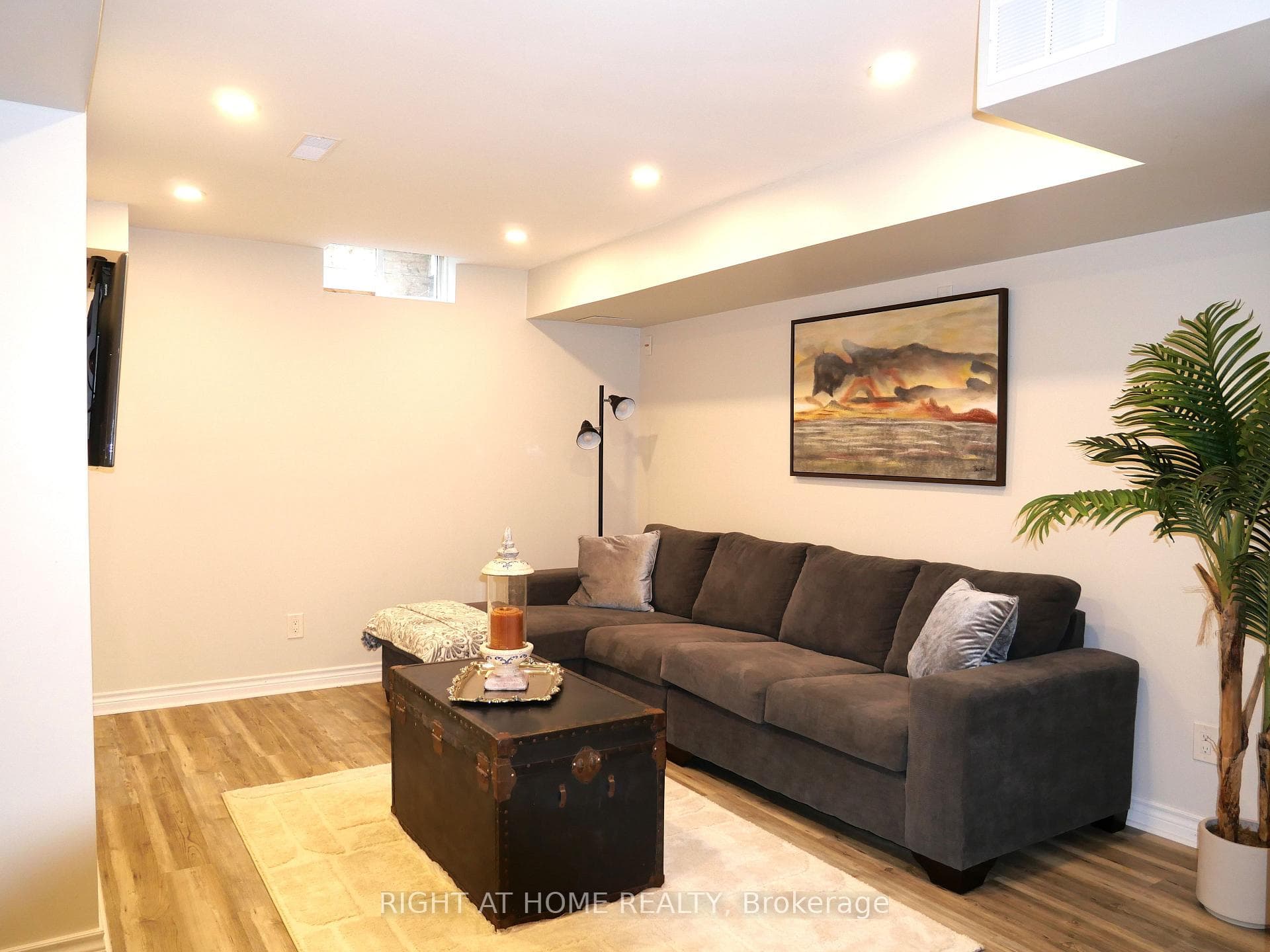 25 Eastport Drive photo 9