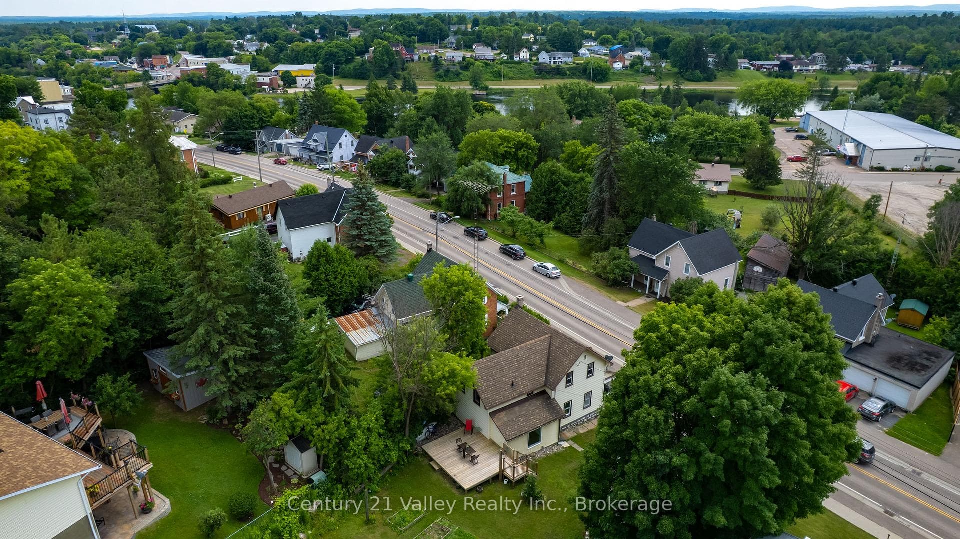 199 Bonnechere Street photo 34