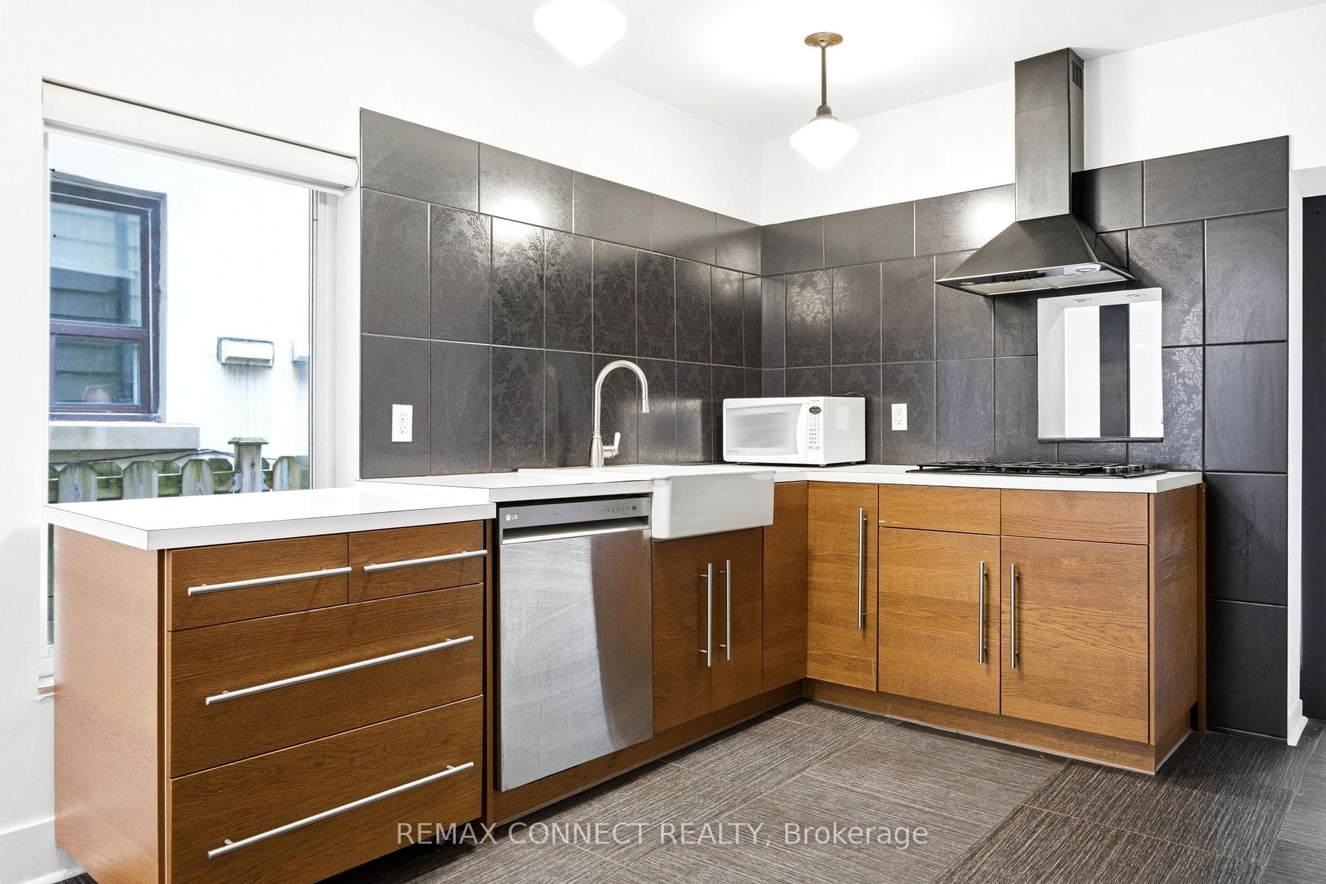 37 Noble Street photo 17