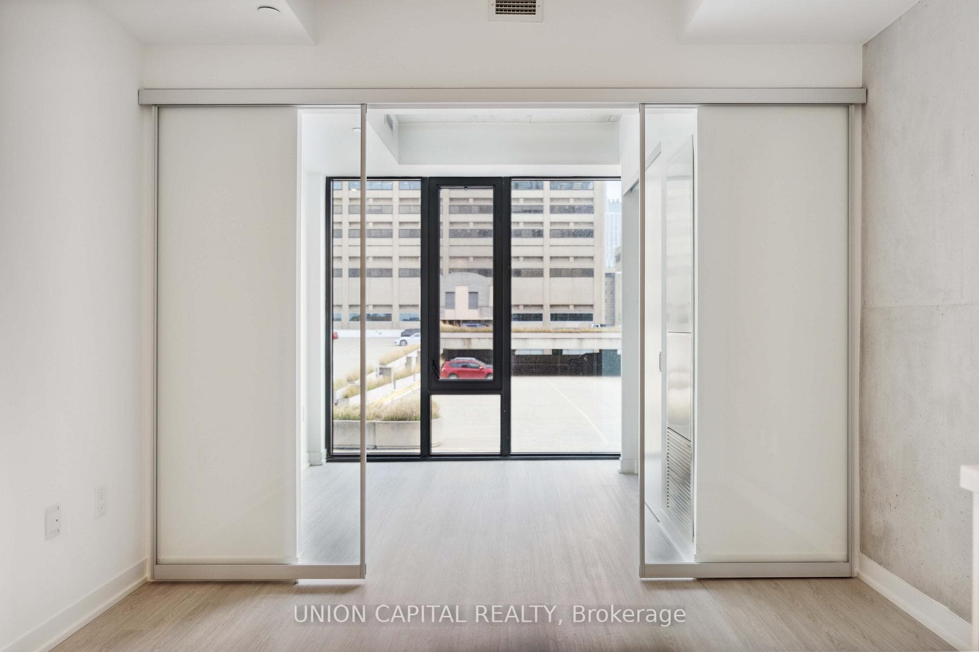 195 McCaul Street Unit 610 photo 17