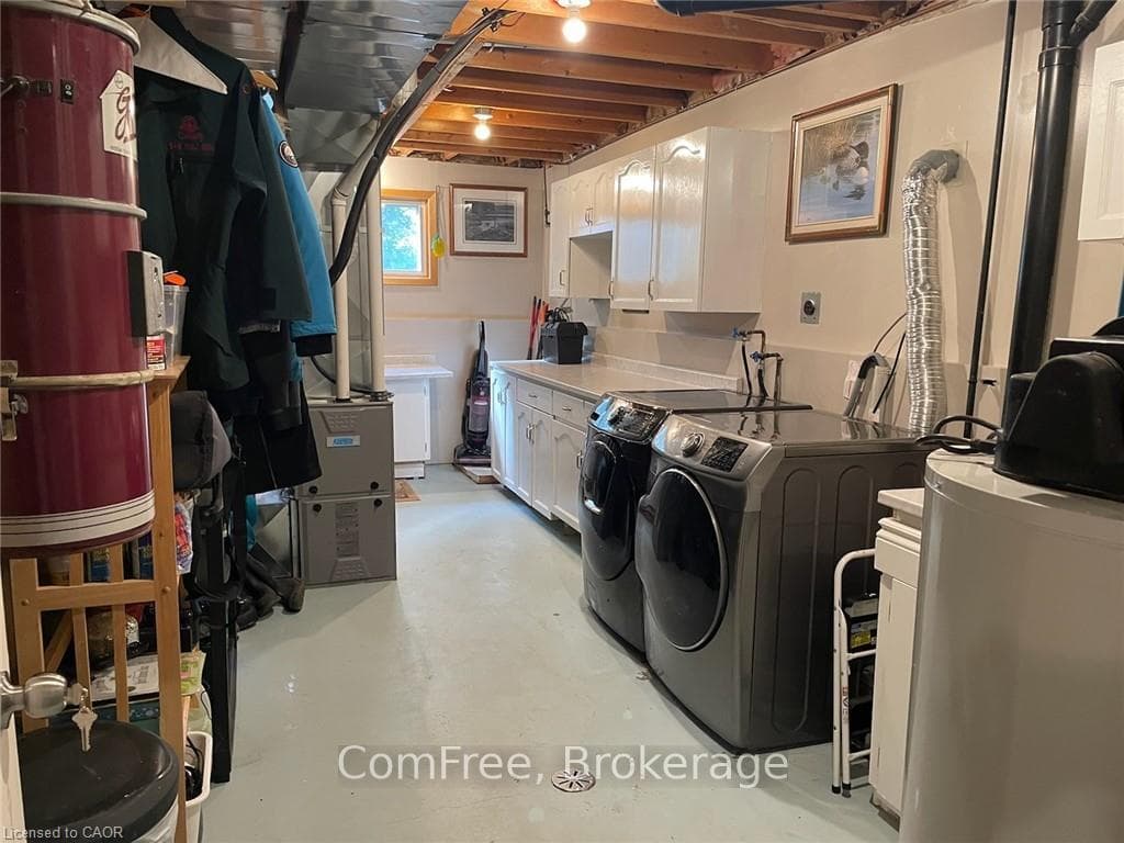 439 MOONEY Crescent photo 22