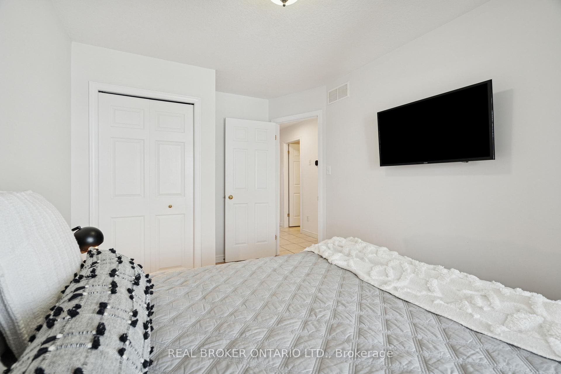 75 Doctor Moore Court photo 9