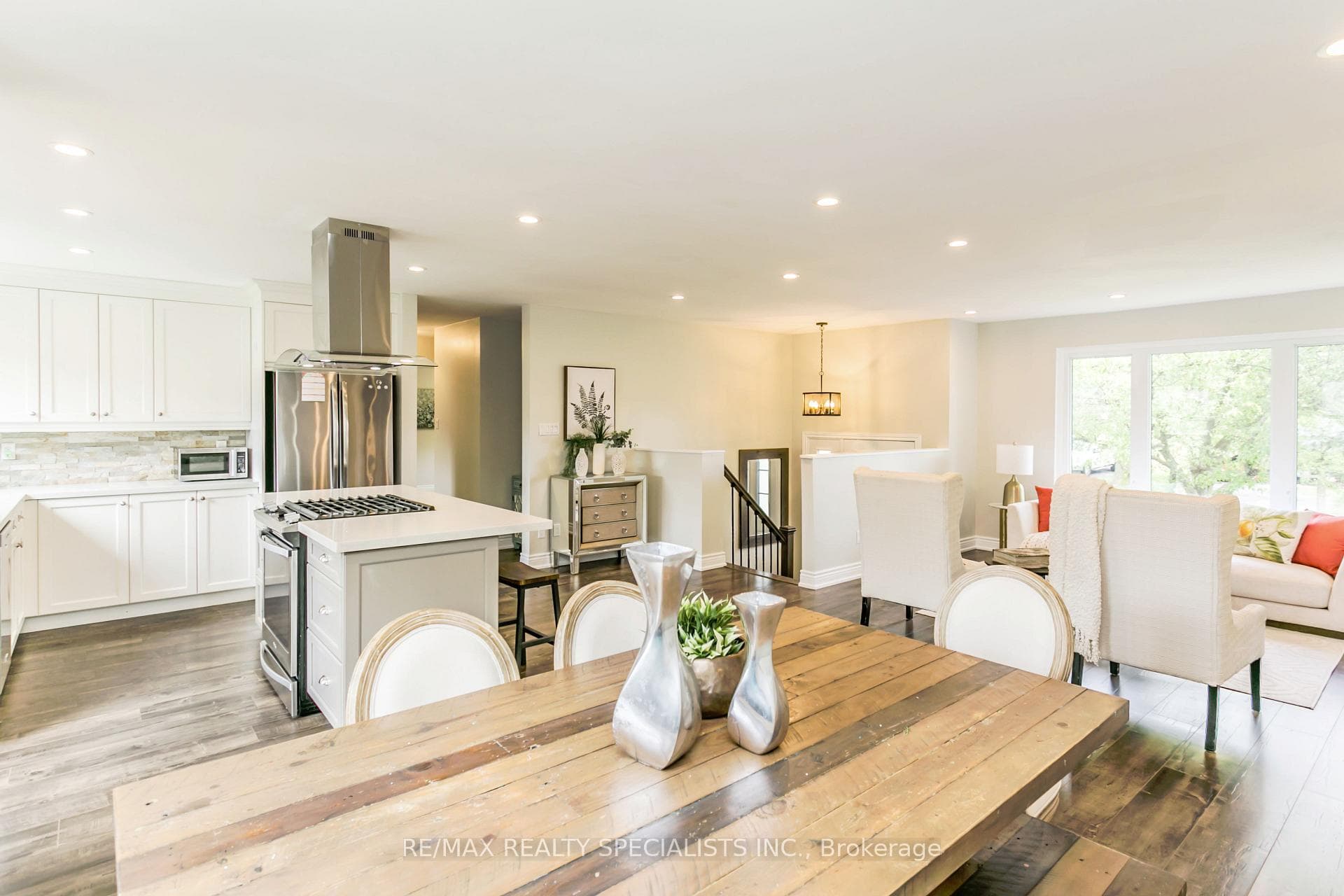 626 CHURCHILL Avenue photo 12