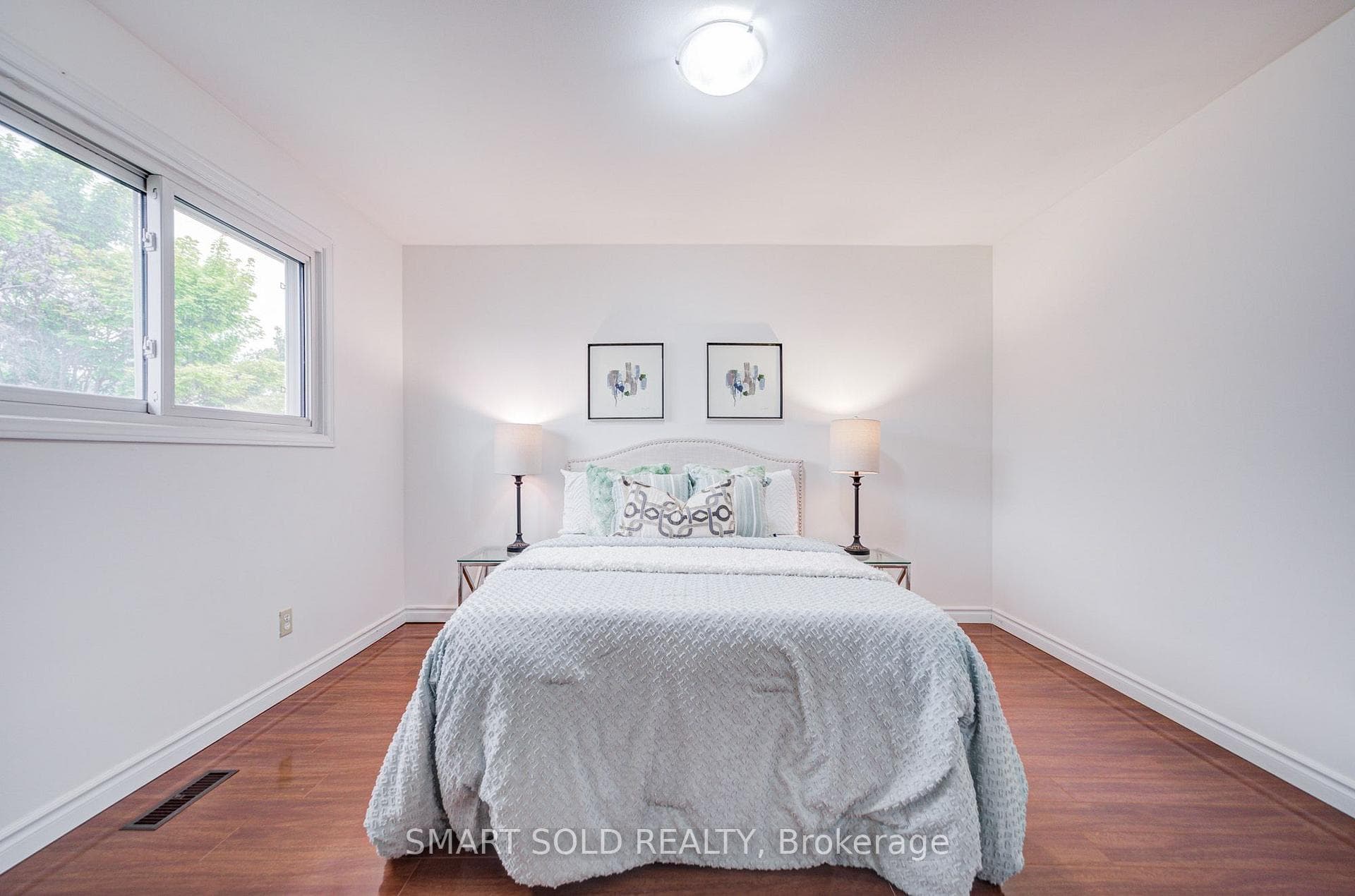 837 Queensbridge Drive photo 26