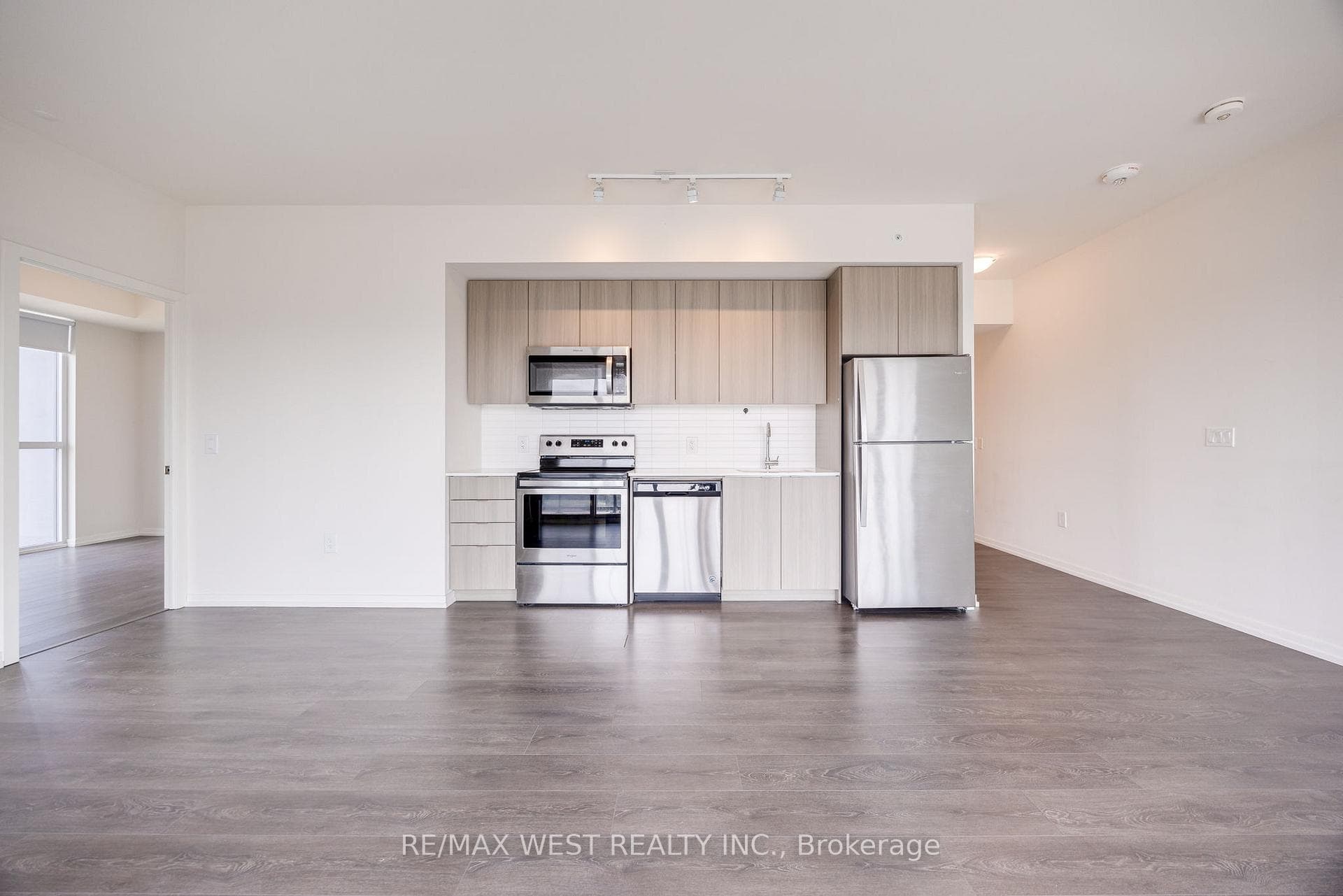 3237 Bayview Avenue Unit 902 photo 4