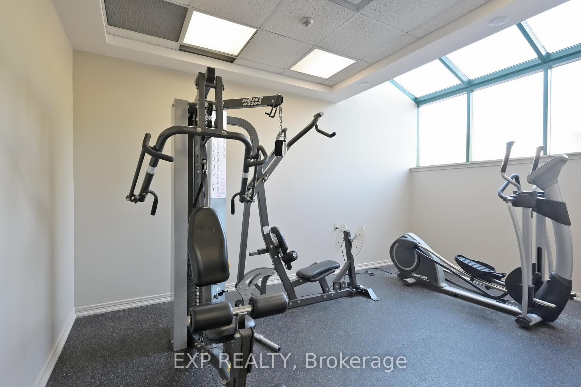 711 Rossland Road Unit 711 photo 23