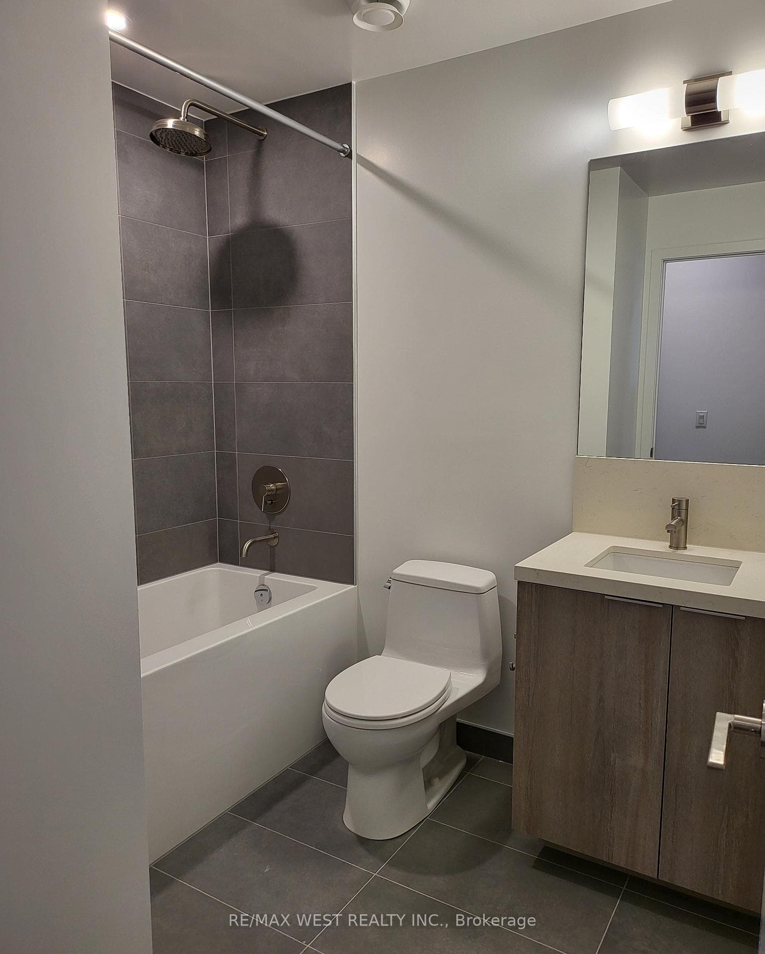 2020 Bathurst Street Unit 1802 photo 8