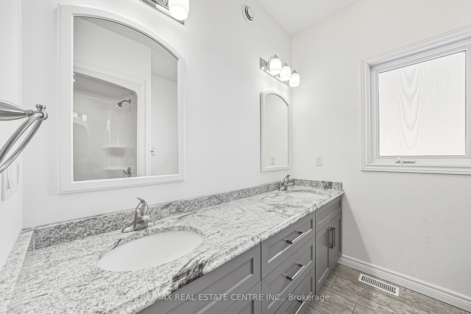1 Phillips Court photo 37