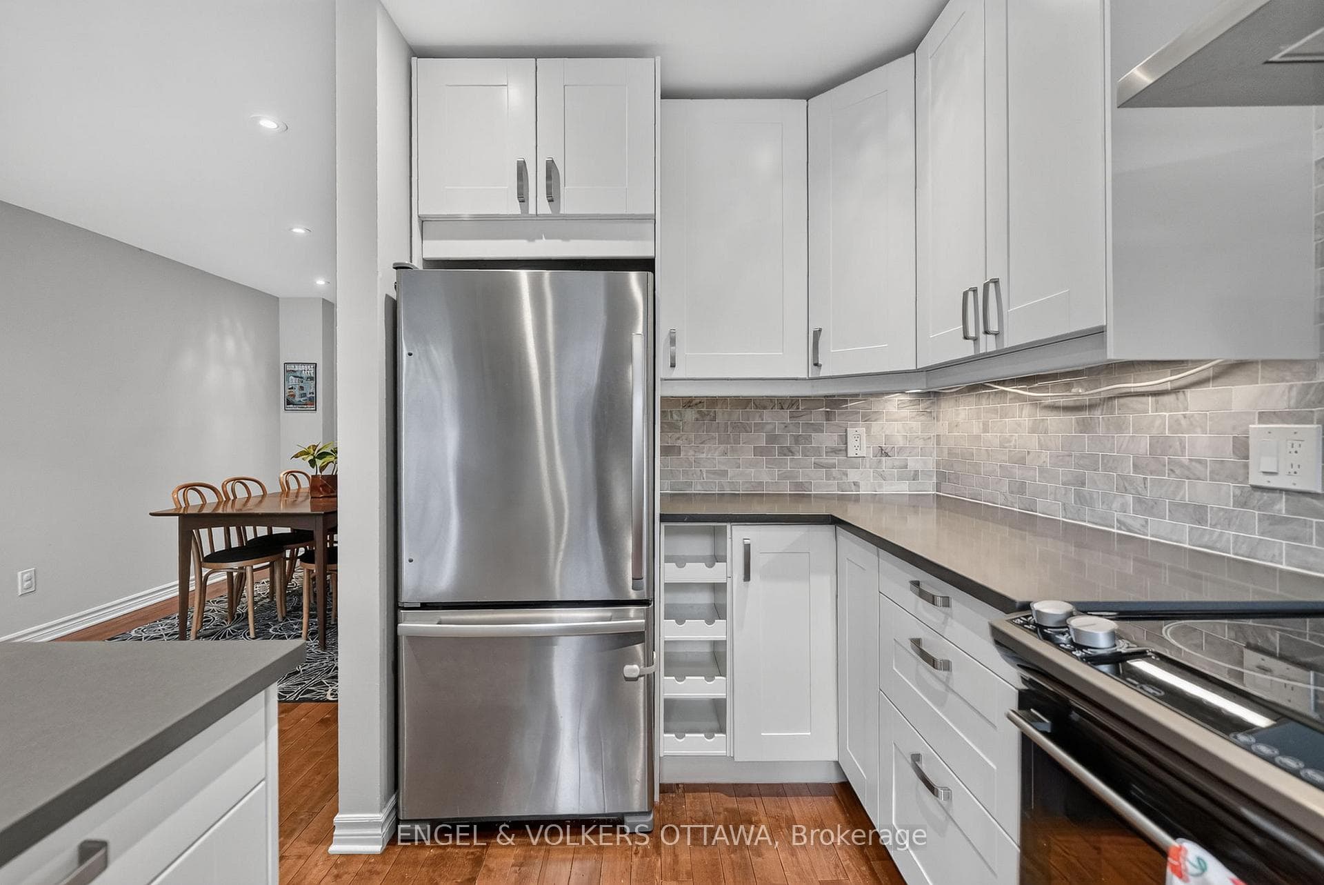 258 Carillon Street photo 10