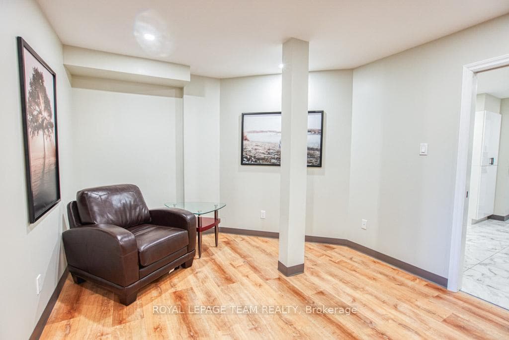 84 Centrepointe Drive photo 25