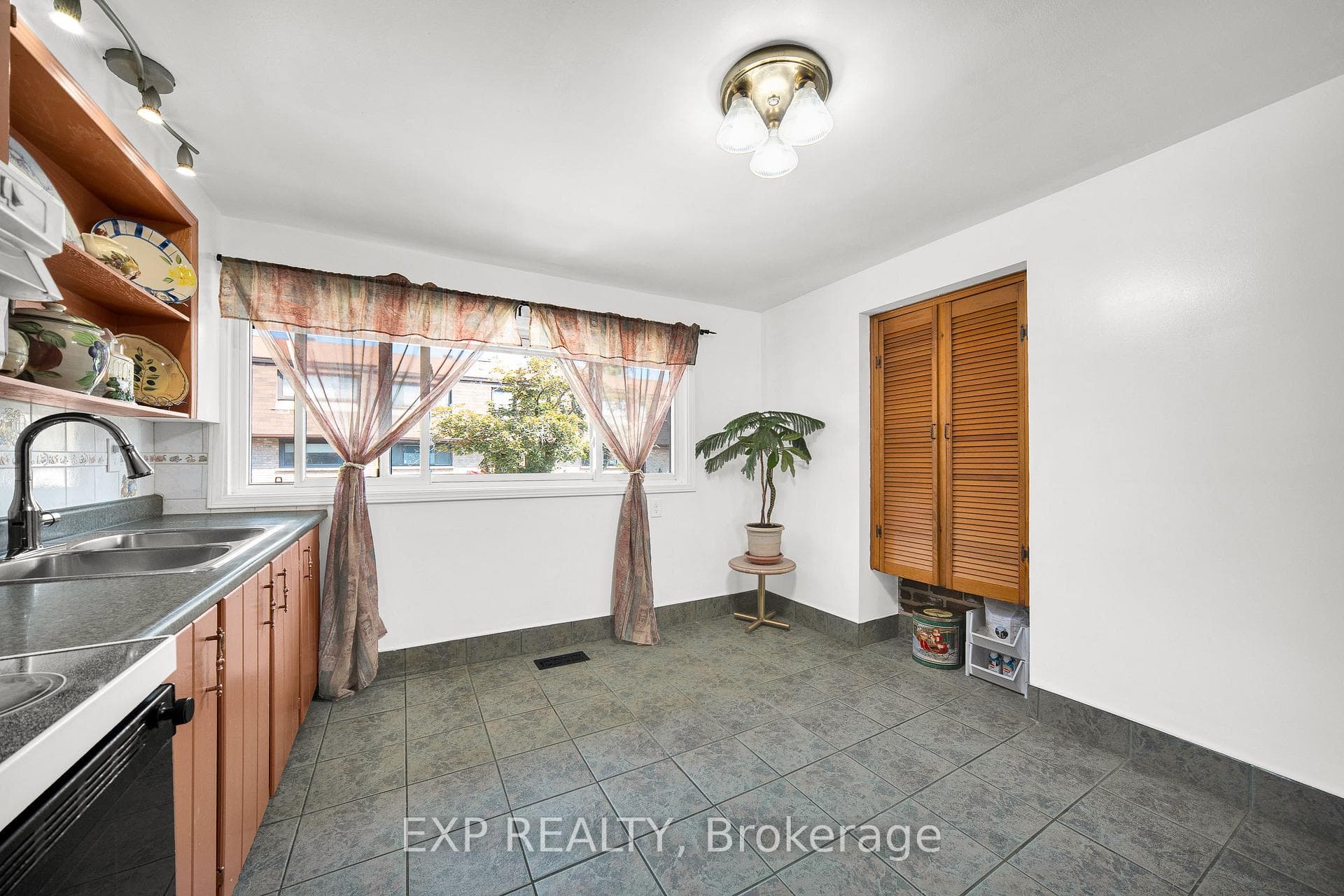 2 Bertona Street Unit 6 photo 12
