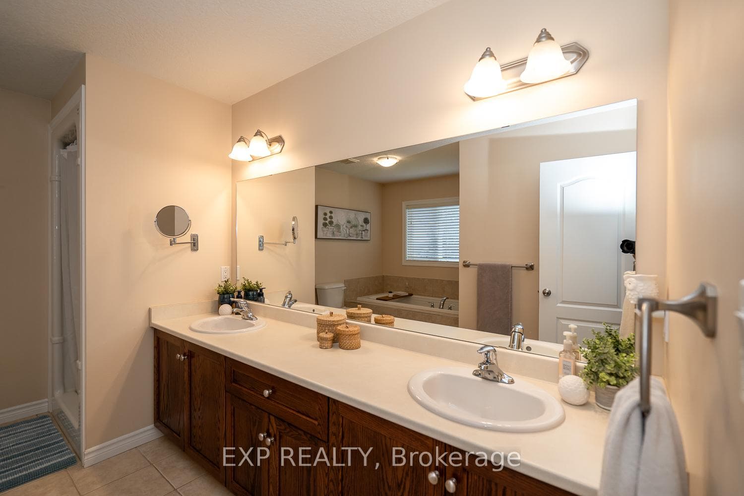 6 Robert Simone Way photo 18