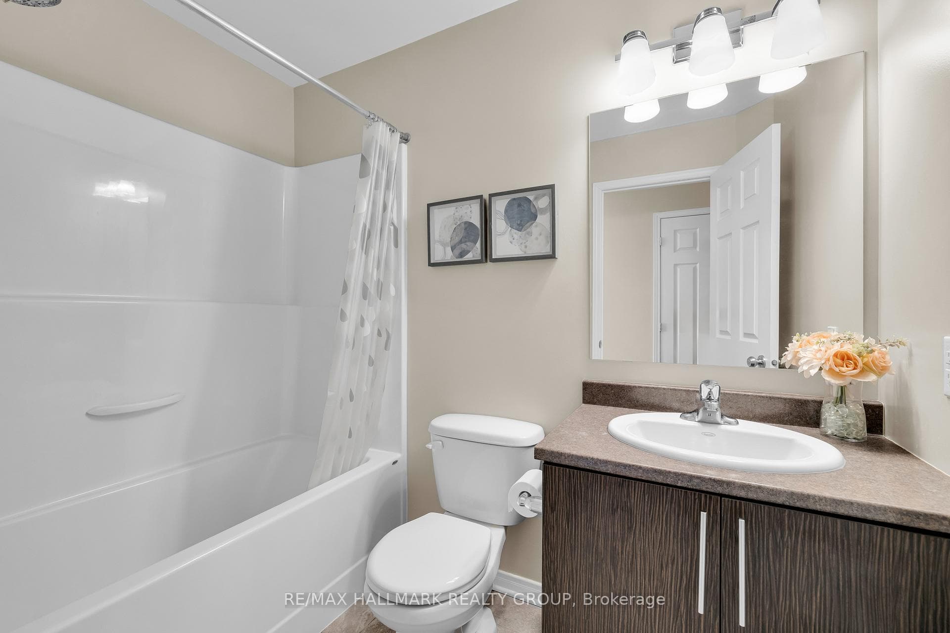 132 Laramie Crescent photo 24