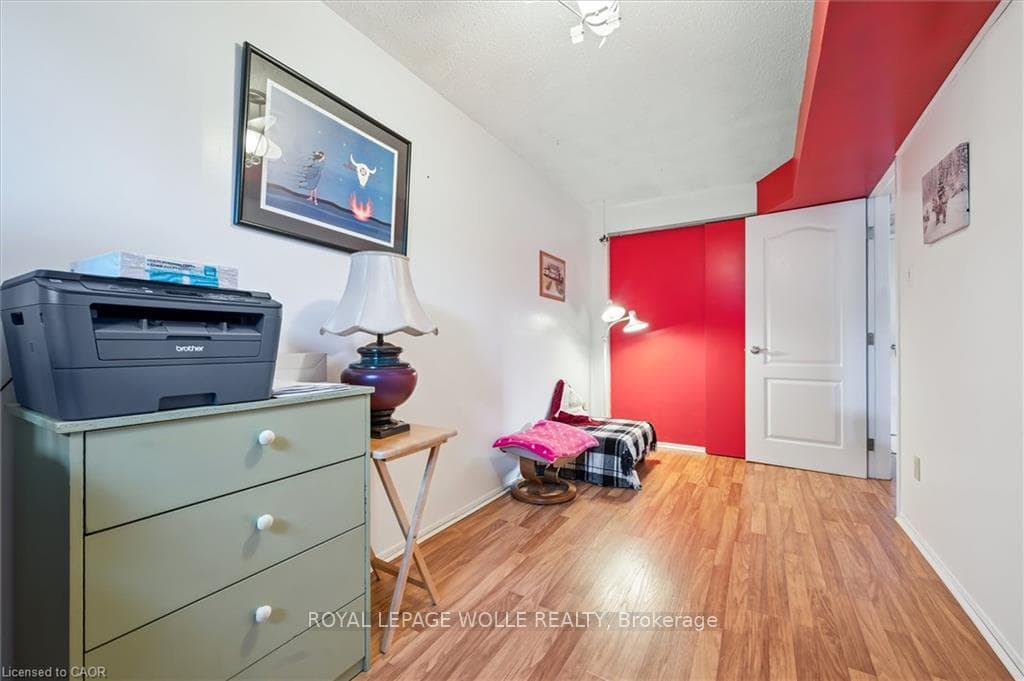 303A Mayview Crescent photo 29