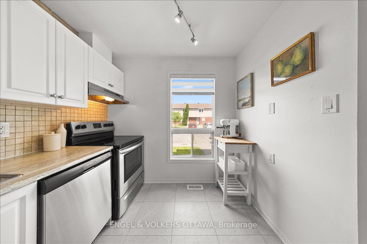 956 Cookshire Crescent Unit 54 photo 9