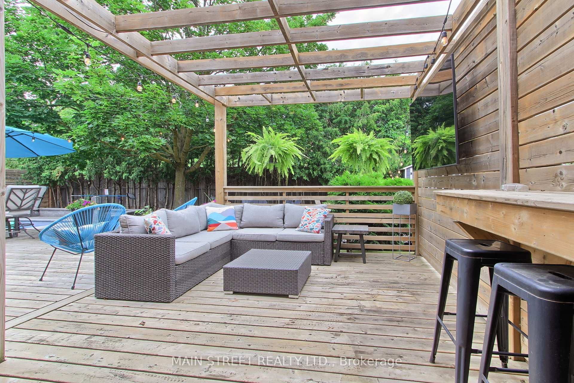 111 Peevers Crescent photo 32
