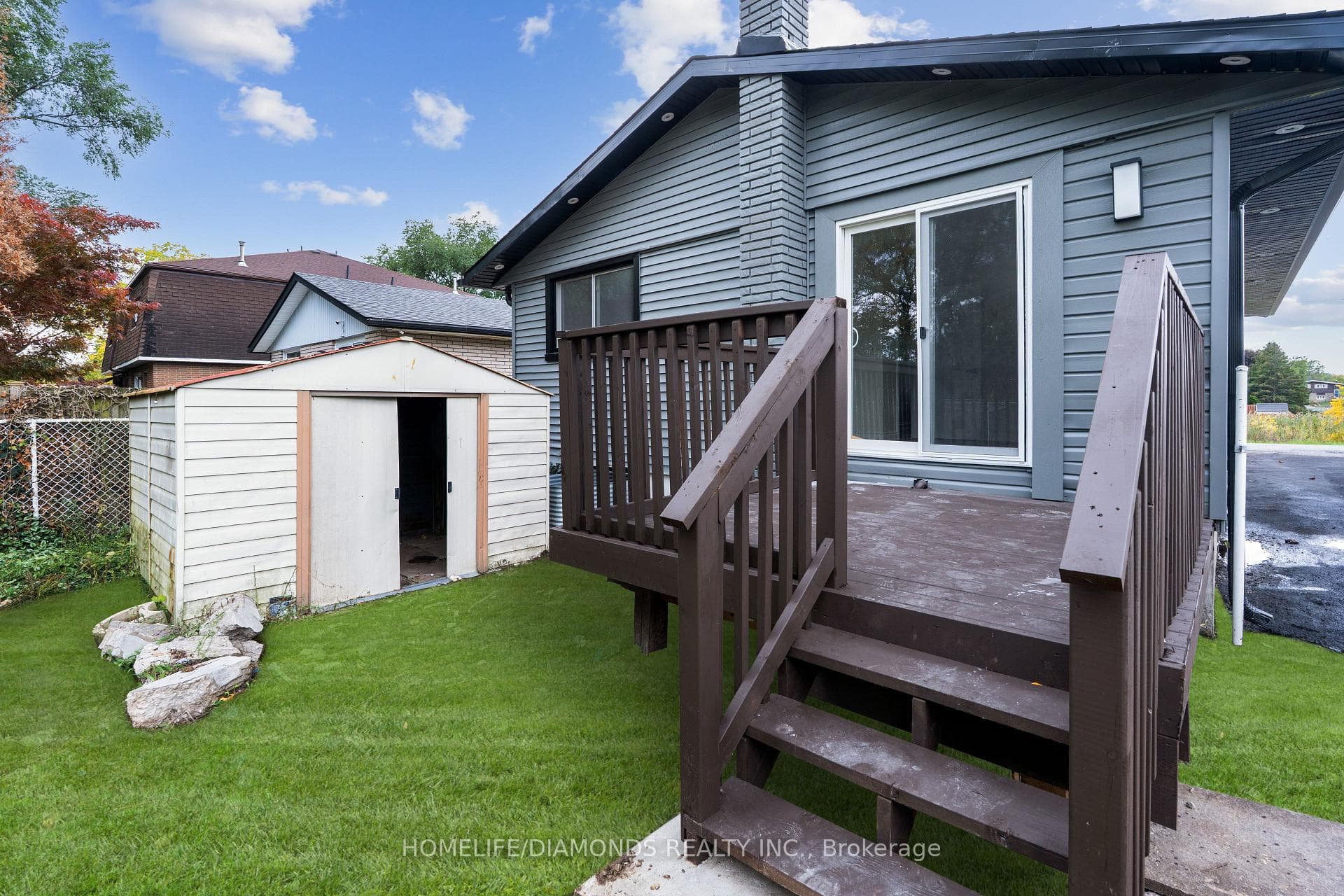 210 MACKAN Street photo 41