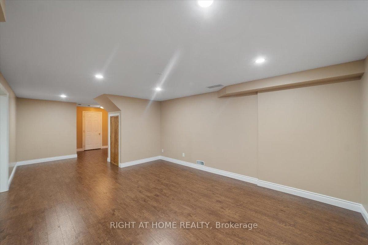 76 Kortright Road photo 32