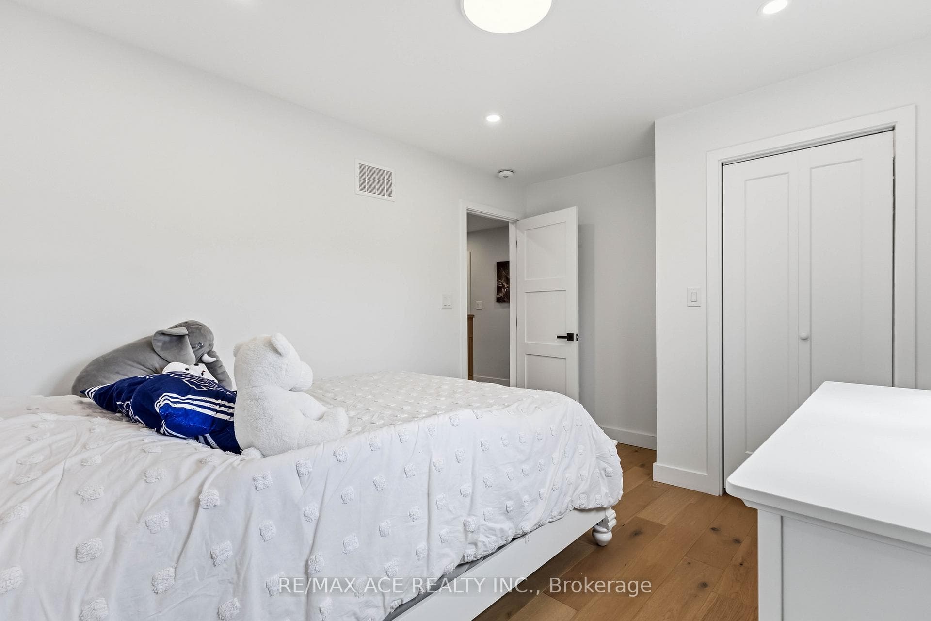 19 Barker Court photo 39