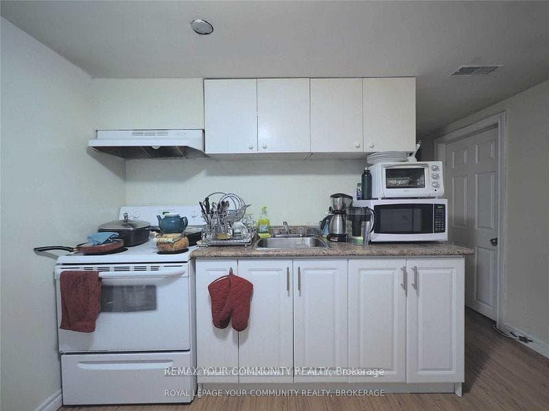 69 Samson Crescent photo 9