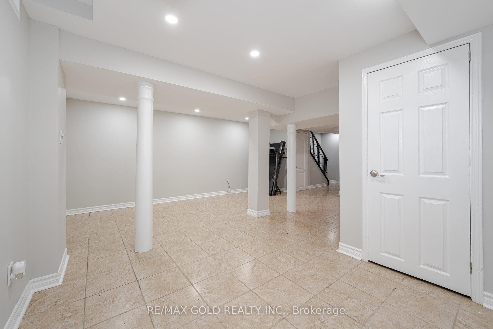 126 Cathedral Drive photo 33