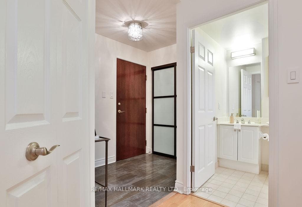 2511 Bloor Street Unit 203 photo 4