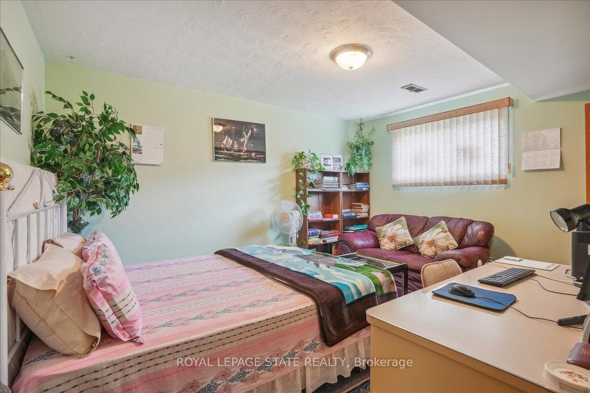 40 Hearthside Crescent photo 34