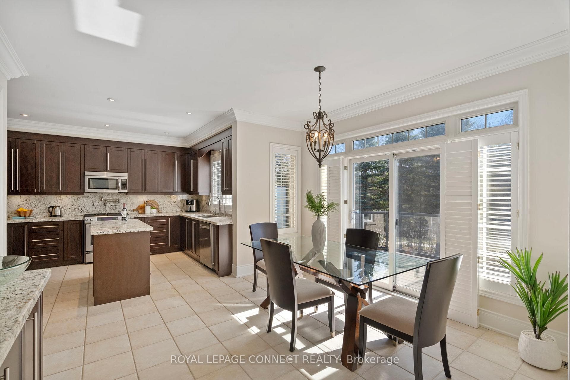 241 Willis Drive photo 9