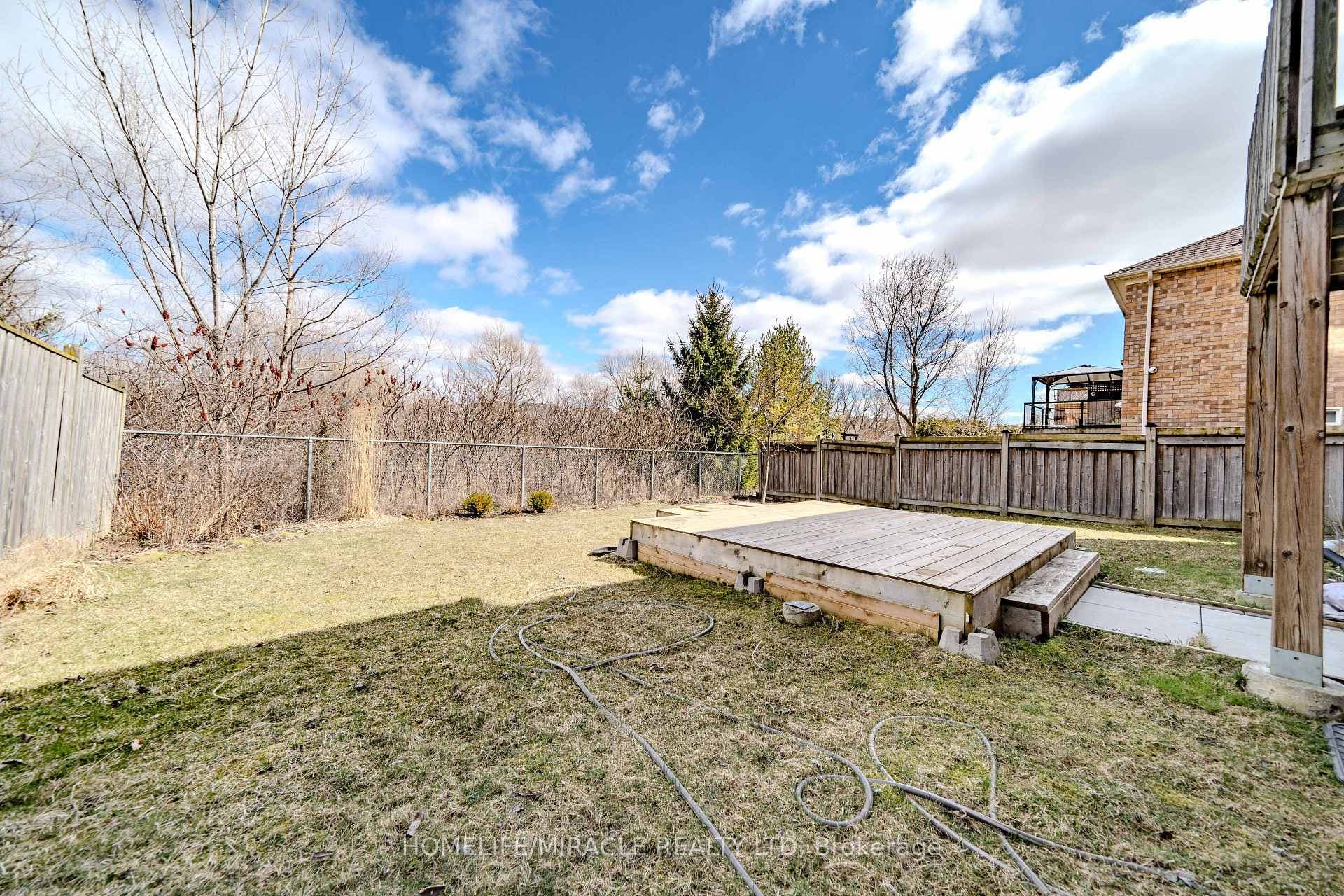 1811 Esterbrooke Drive photo 37