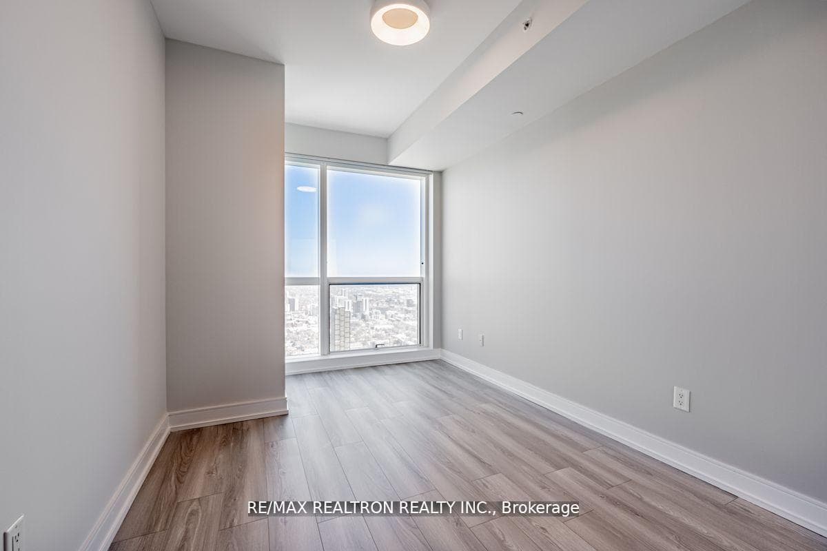 388 Yonge Street Unit 6404 photo 16
