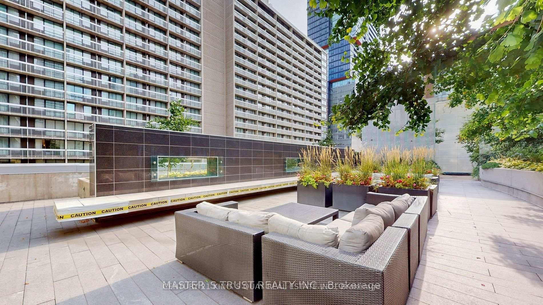 386 Yonge Street Unit 5610 photo 26