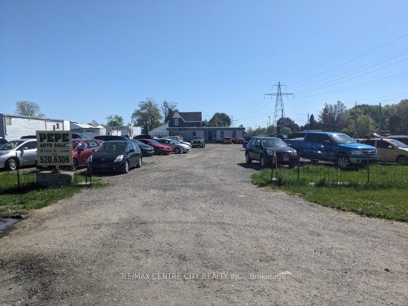 90 CLARKE Road photo 2