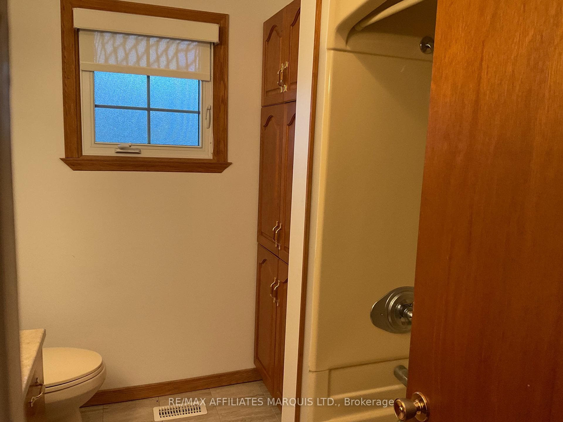 Main floor 4pc-bath
