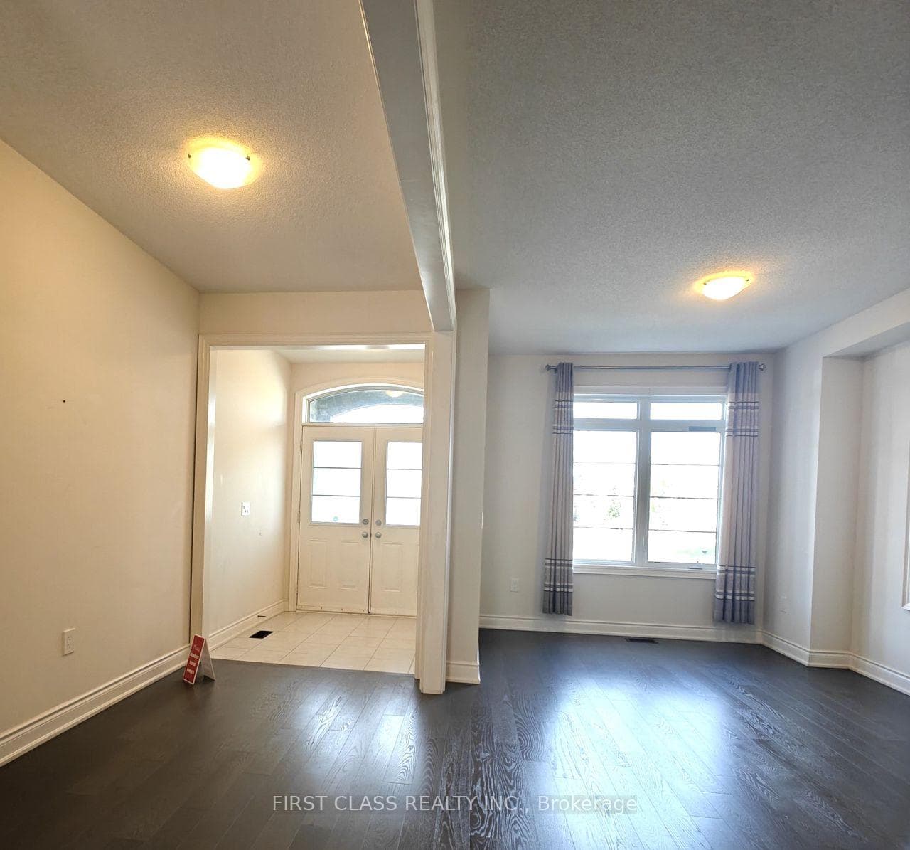 1538 Devine Point photo 3
