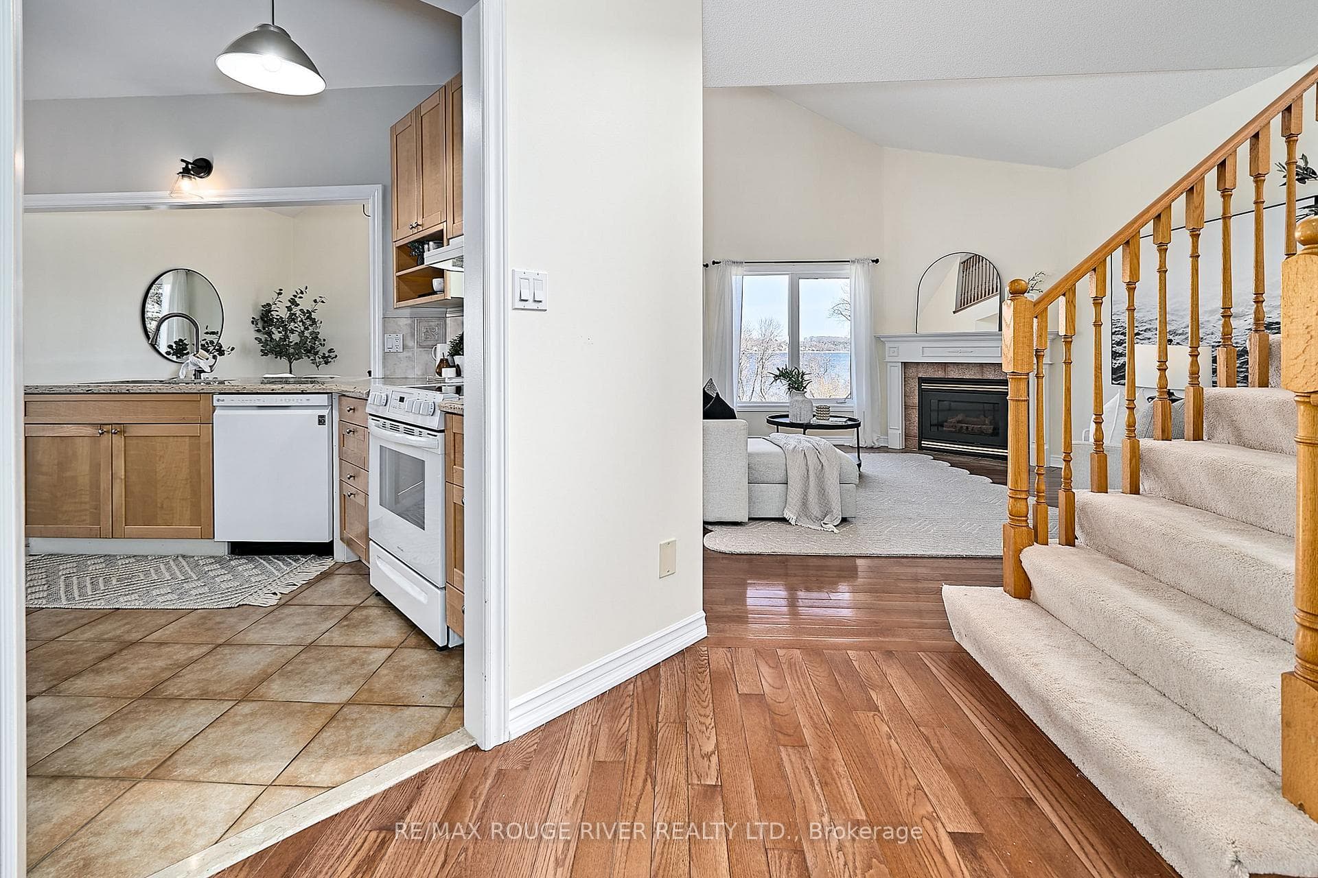 203 Waterbury Crescent photo 21