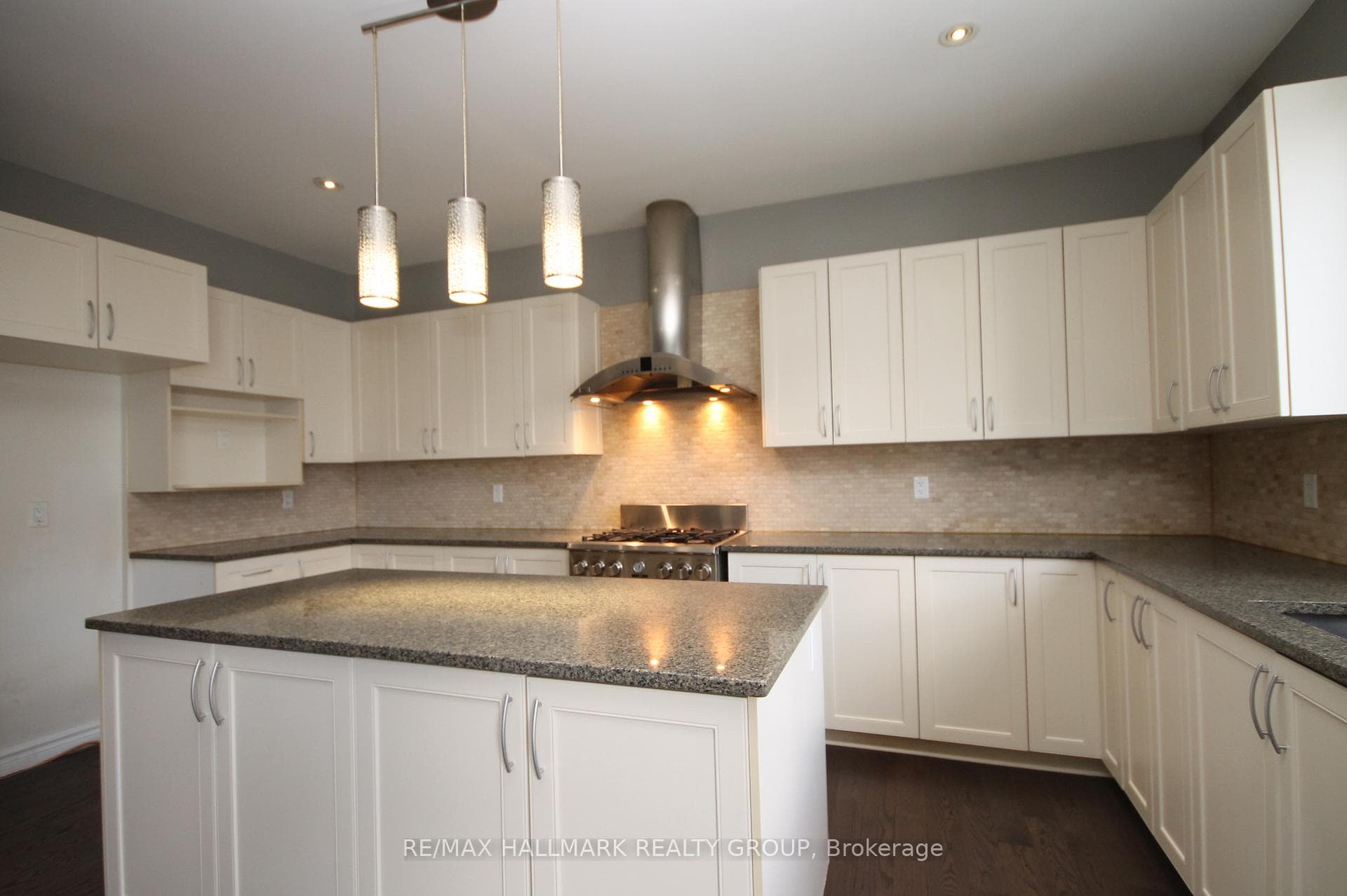 322 FAIRLAKES Way photo 10