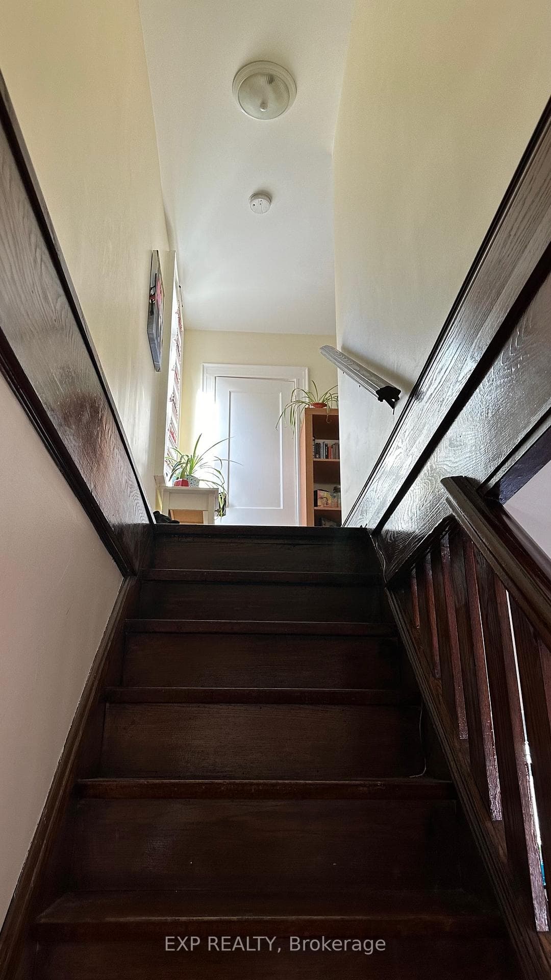 212 Bingham Avenue photo 9