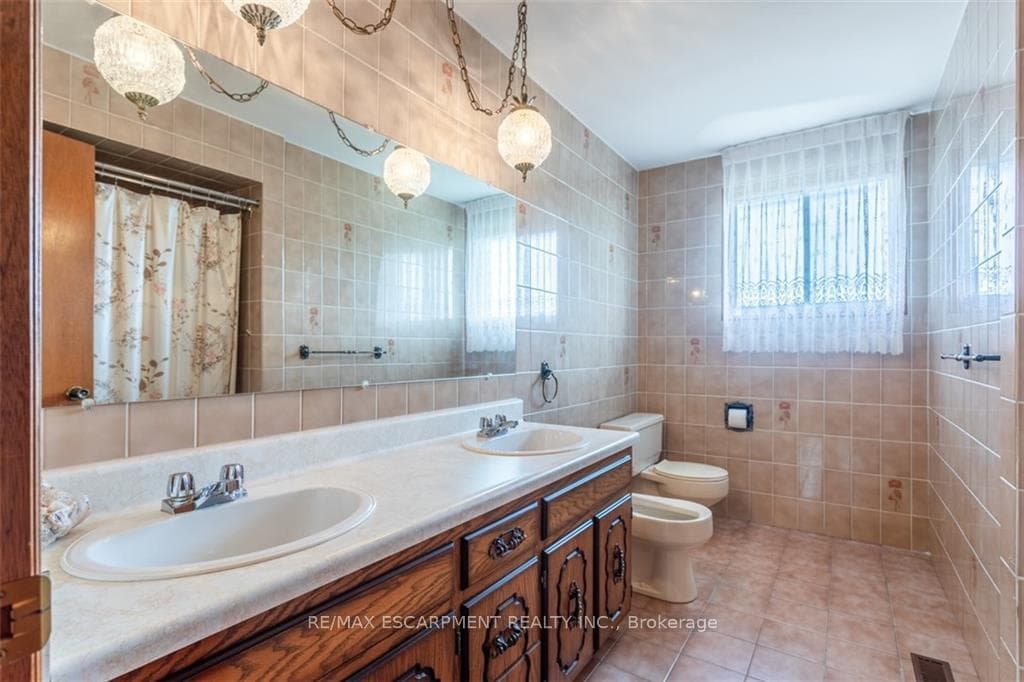30 Pavarotti Court photo 22